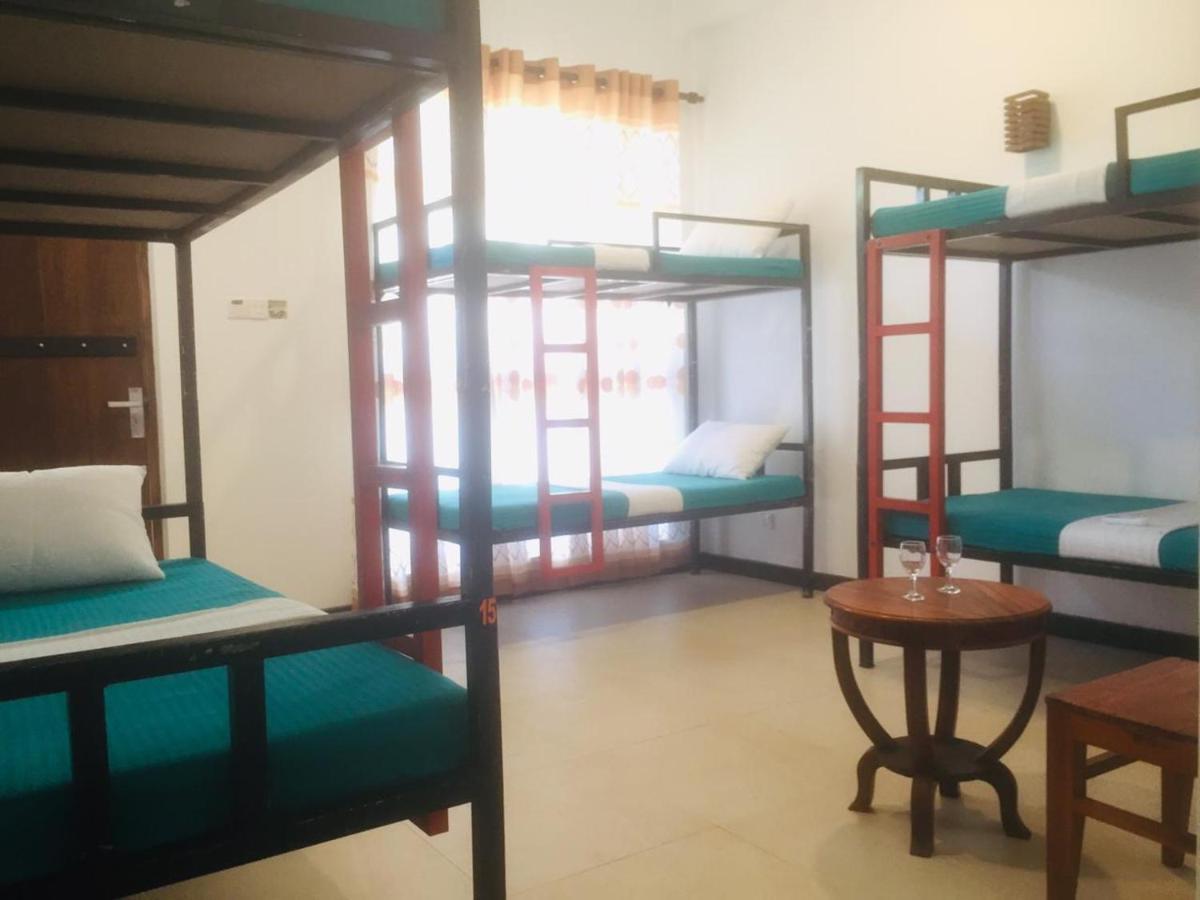 One More Night Hostel Sigiriya Eksteriør bilde
